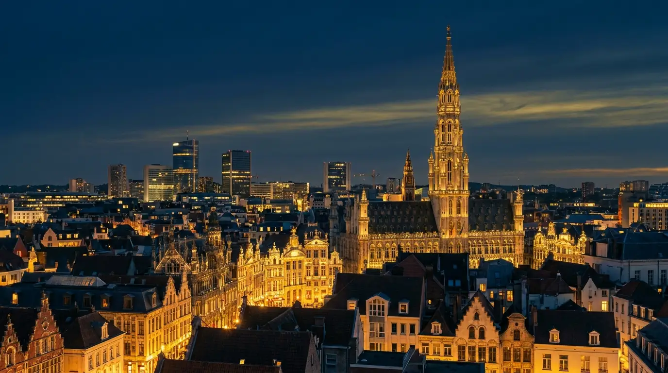 Skyline de Bruxelles au crépuscule, toits historiques et quartier européen